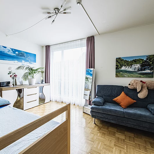 Niederhasli ohne Menschen Klientenzimmer