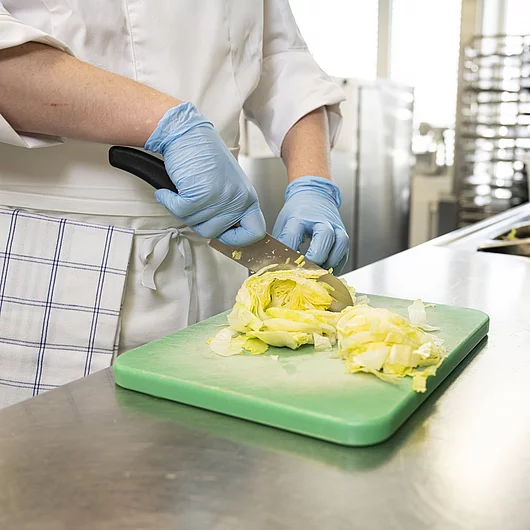 Lehrstellen Ausbildung mit IV Küche Salatruesten Details