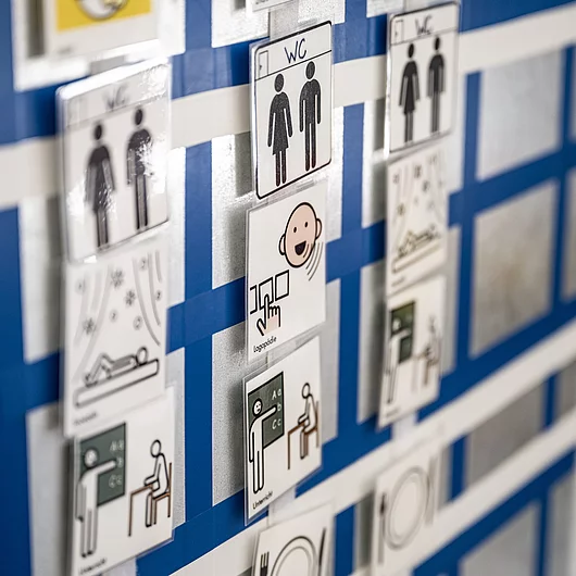 Schule mit Menschen Morgenkreis Schülergruppe