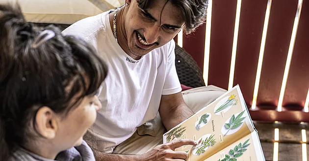 Wohnen Bachs Balkon mit Menschen