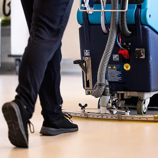 Arbeitsplaetze mit IV Rente mit Menschen HauswirtschaftSchärsaugmaschiene Diana