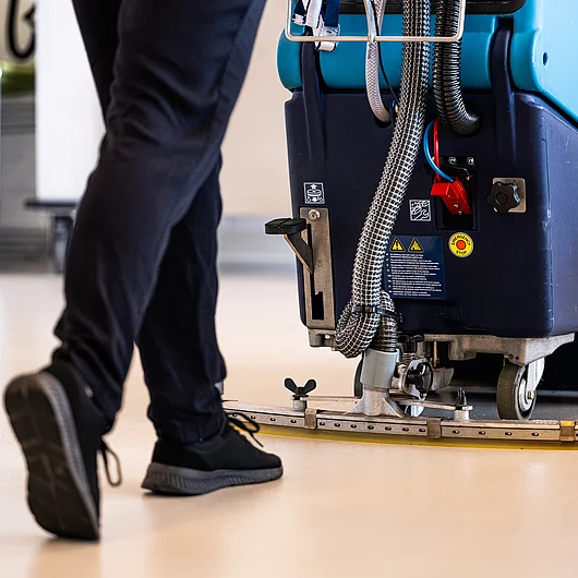 Arbeitsplaetze mit IV Rente mit Menschen HauswirtschaftSchärsaugmaschiene Diana