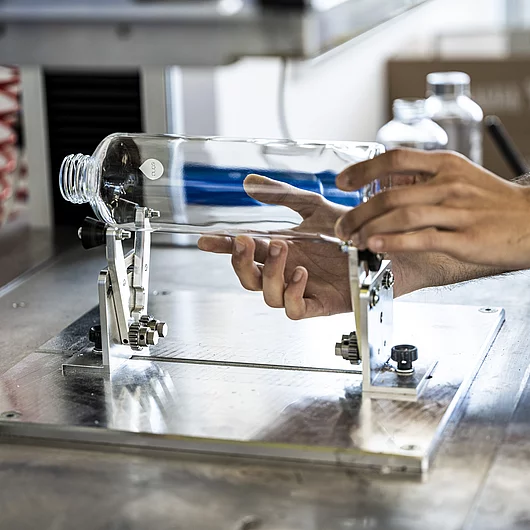 Druckerei Tampnodruck Flasche Betreuungssituation
