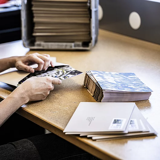 Versand Verpackung Kundenversand Karaten in Couvert verpacken