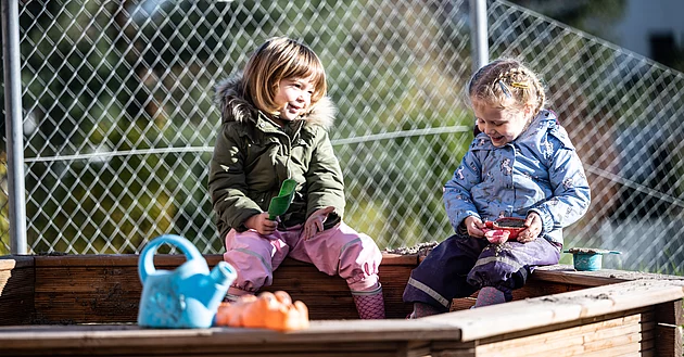 Integrative Kita mit Menschen Sandkasten