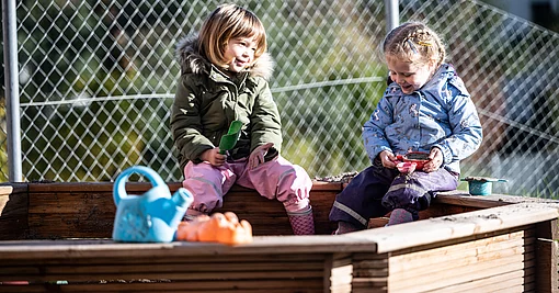 Integrative Kita mit Menschen Sandkasten