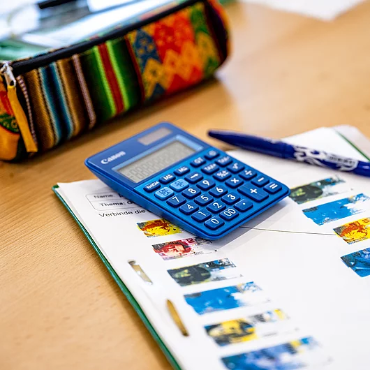 Schule ohne Menschen Klassenzimmer Details