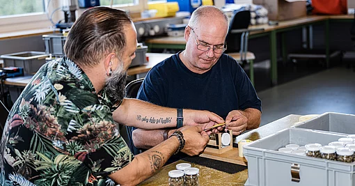 Versand Verpackung Ettiketieren von Kapern