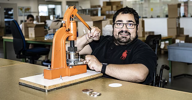 Gravuren Buttons Buttonmontage