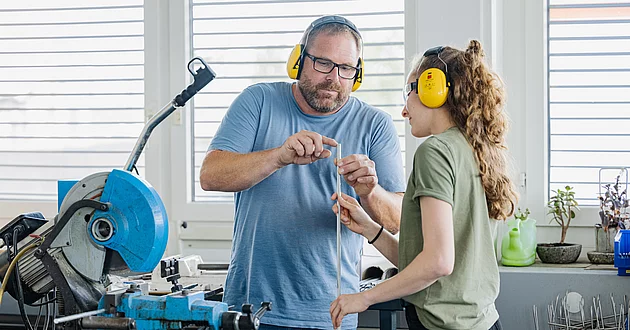 Montage Mechanik Metallsaegen Betreuungsituation