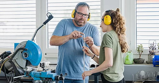 Montage Mechanik Metallsaegen Betreuungsituation