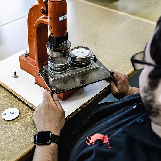 Gravuren Buttons Buttonmontage