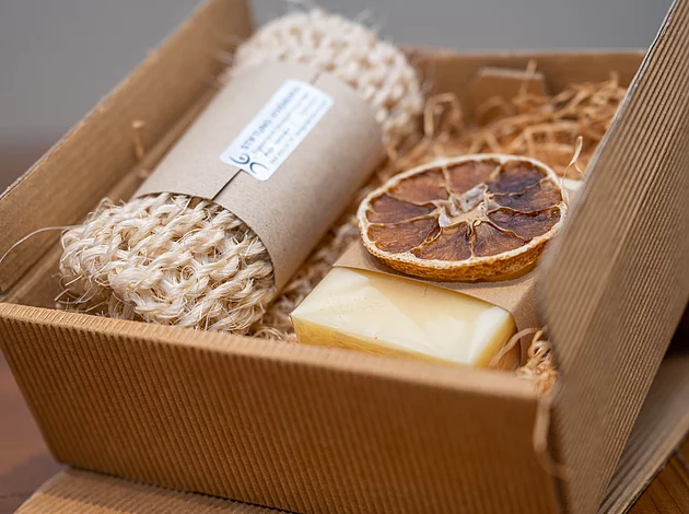 Handgemachte Nonfood Produkte Geschenkbox Entspannung Seife Massagehandschuh