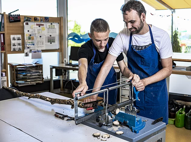 Corporate Menschen Atelier Eiche_Sägen Werken