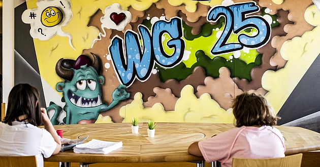 Schulinternat ohne Menschen Graffiti WG Gemeinschaftsraum