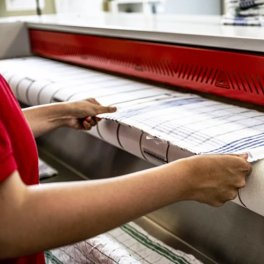 Lehrstellen Ausbildung mit IV mit Menschen Wäscherei Teambesprechung