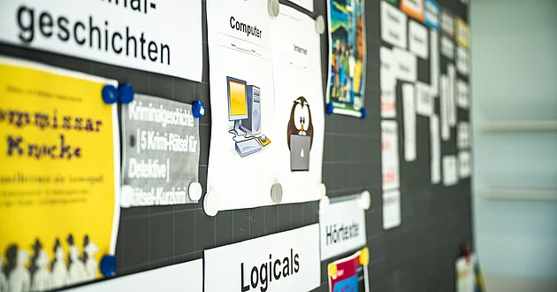 Schule ohne Menschen Klassenzimmer Details