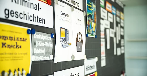 Schule ohne Menschen Klassenzimmer Details