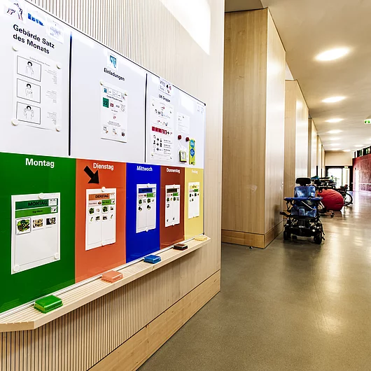 Räme Gang UK Tafel mit ohne Menschen